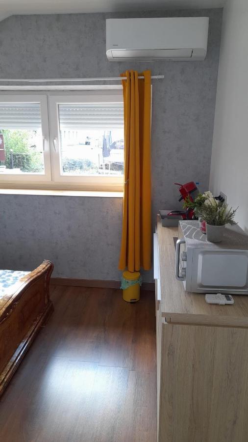 Studio Privee Vesoul -Wifi,Tv,Clim,Parking Gratuit Exterior photo